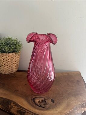 vintage Rossi art glass vase cranberry Pink swirl optic pattern ruffled rim 10”